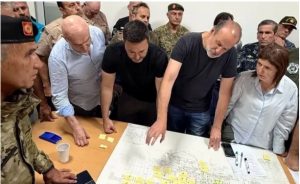 El-experto-Espert-en-Bahia-Blanca-junto-a-la-pone-bombas